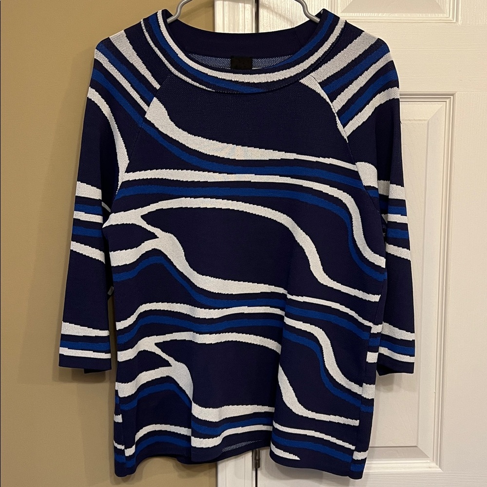 Madeleine Blue and White Patterned Sweater in Excellent Condition, Fits Size M